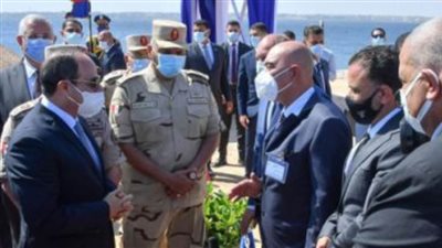 الرئيس السيسى يتفقد أعمال تطوير منطقة جونة البترول بميناء الإسكندرية