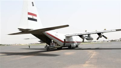 مصر ترسل ثلاث طائرات عسكرية فى ختام جسر المساعدات الإنسانية للأشقاء بالسودان