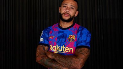 ‏برشلونة يكشف عن قميصه الثالث الجديد 