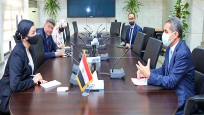 وزيرة البيئة تناقش مع محافظ الغربية دعم القرى الأكثر احتياجا ضمن 