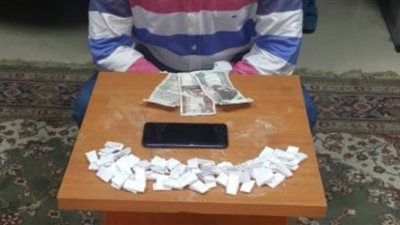 سقوط عاطل بحوزته كمية من الهيروين المخدر قبل ترويجها على عملائه بدار السلام