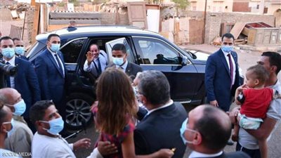 بالفيديو .. استماع الرئيس السيسي لمشكلات أهالي الرويسات بشرم الشيخ