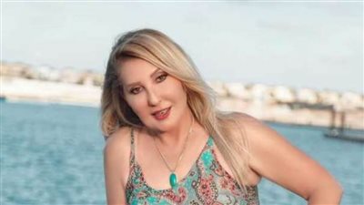 بإطلالة جريئة وشبابية..نادية الجندي في جلسة تصوير جديدة