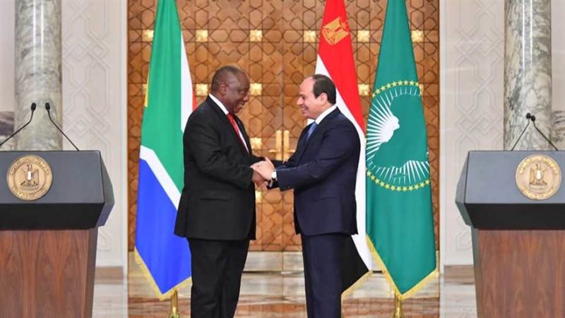 السيسي رفقة رئيس
