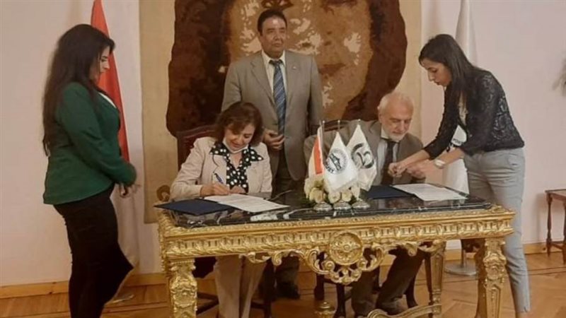 أثناء التوقيع