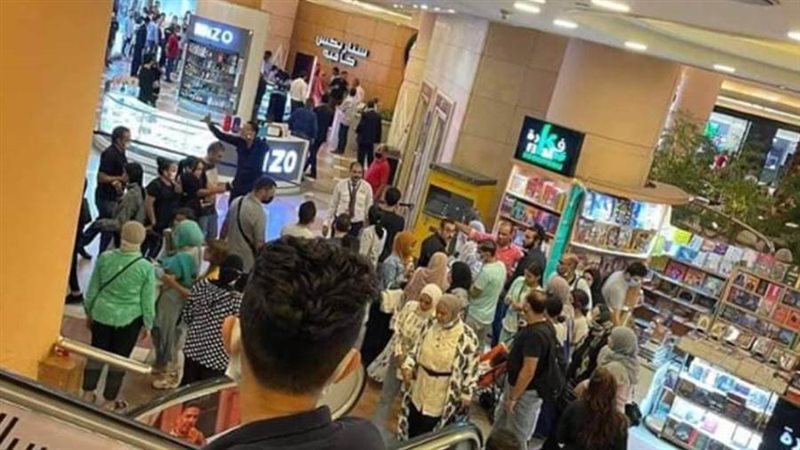 فتاة المول