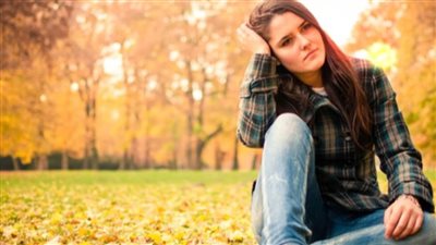 اضطرابات في النوم وضعف التركيز.. طبيب نفسي يكشف أعراض الاكتئاب الموسمي