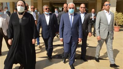 محافظ بورسعيد يتفقد معرض صنع في بورسعيد ويشيد بمنتجاته