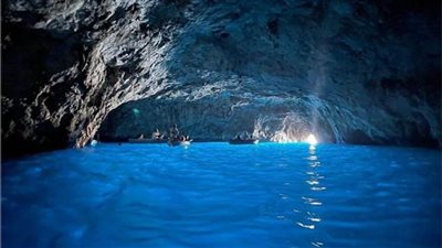 قصة الكهف الازرق  في كابري ..أعجوبة طبيعة تسكنها الوحوش والأرواح الشريرة 