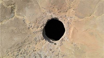 أعجوبة جديدة..فريق عماني يستكشف «قعر جهنم» المليئة بالثعابين في اليمن 