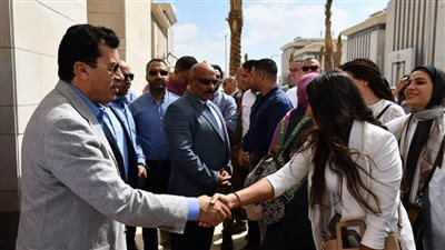 بالصور | وزير الرياضة يتفقد مقر الوزارة بالعاصمة الإدارية الجديدة برفقة عدد من الموظفين