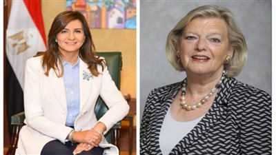 وزيرة الهجرة تستقبل نظيرتها الهولندية بمطار القاهرة 