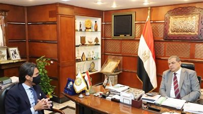 بالصور | «القوى العاملة» و«أيوك» تبحثان سبل تدريب الفنيين على الصحة المهنية