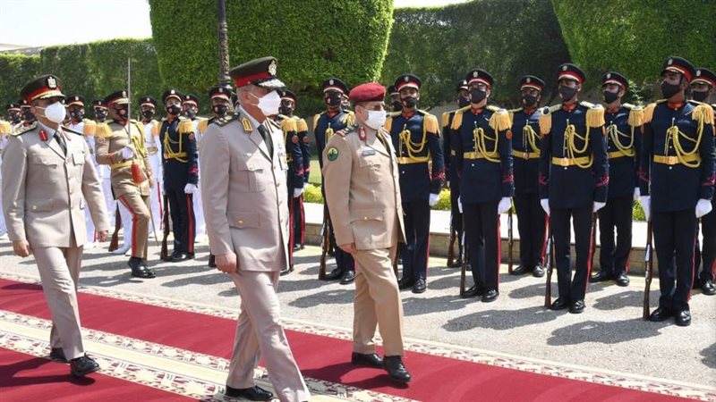 وزير الدفاع ونظيره