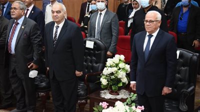 محافظ بورسعيد ورئيس هيئة قضايا الدولة يشهدان ختام الدورة التدريبية الأولي لأعضاء الإدارات القانونية بالمحافظة والأحياء والمديريات