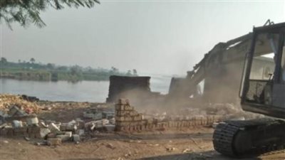 الجيزة تزيل تعديات حرم الموارد المائية والسكة الحديد بـ الحوامدية