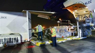 اليوم.. الصحة تستقبل مليون و612 ألف جرعة لقاح «فايزر» بمطار القاهرة