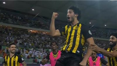 حجازي يسجل ويقود الاتحاد لفوز على الأهلي بهدفين في ديربي جدة