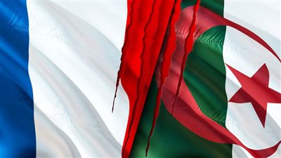 الجزائر تسحب سفيرها من باريس احتجاجًا على تصريحات الرئيس الفرنسي