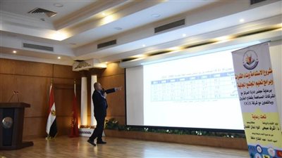 محافظ بورسعيد يشهد البرنامج التدريبي لتنمية الموارد البشرية في ضوء رؤية مصر٢٠٣٠