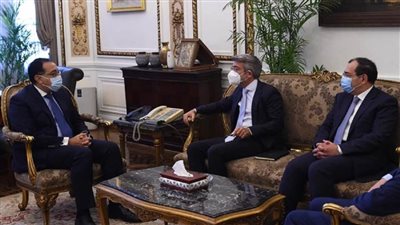 رئيس الوزراء يلتقى وزير الطاقة والمياه اللبناني