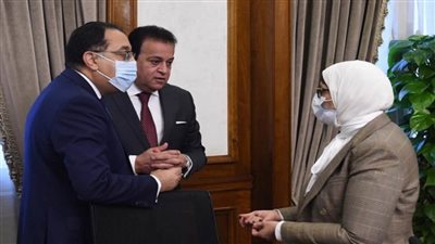 وزيرة الصحة: الدولة تُسخر إمكاناتها لتعزيز قدراتها التصنيعية في المجال الطبي (صور)