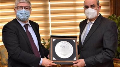 وزير الطيران المدني يلتقي أمين عام منظمة الطيران المدني الدولي 