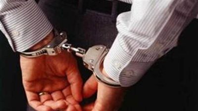 ضبط كاشير بتهمة سرقة بيانات الدفع الإلكتروني للعملاء بمنطقة الهرم