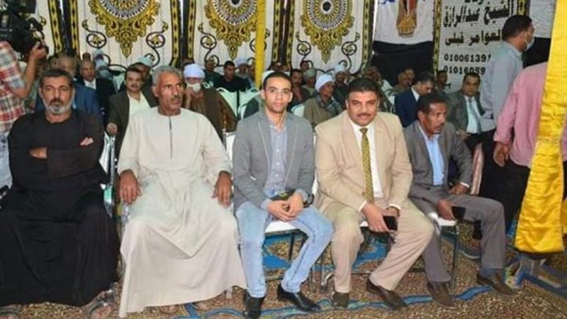 محافظ سوهاج ومدير