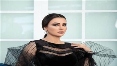 وجه القمر دينا فؤاد: 