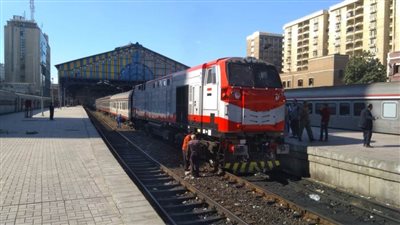 عودة حركة القطارات بخط إمبابة - المناشى بعد رفع كابل الكهرباء