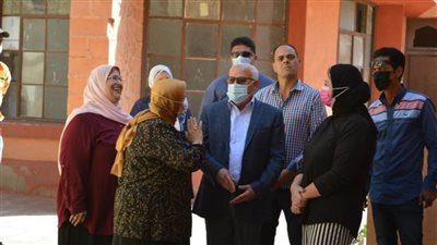 محافظ بورسعيد يتابع استعدادات مدرسة أشتوم الجميل لاستقبال العام الدراسي الجديد