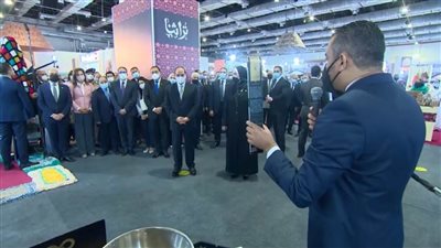 خلال افتتاح الرئيس( السيسي) صباح اليوم معرض تراثينا للحرف اليدوية مصنع مؤمن  لانتاج العطور ببورسعيد يشارك بمنتجاته ويقدم شرح تفصيلي للرئيس