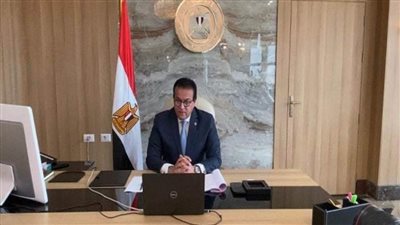 د. خالد عبدالغفار يستعرض تقريرًا حول فعاليات الاحتفال بنصر أكتوبر في الجامعات والمعاهد 