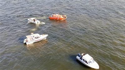 سقوط سيارة أجرة من أعلى كوبري الساحل بالنيل.. والإنقاذ النهري يبحث عن ناجين