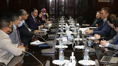 وزير الكهرباء يستقبل بطل العمل المناخي البريطاني نيجل توبينج (صور)