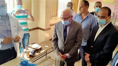 محافظ بورسعيد يشهد القافلة الطبية لليوم الثالث علي التوالي بالمثلث المعدوم