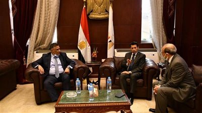 وزير الرياضة يلتقي وزير السكن والعمران الجزائري لاطلاعه على التجربة المصرية في مجال المنشآت (صور)