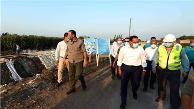 رئيس الوزراء يتفقد مشروعات «حياة كريمة» بقرية الدير في الأقصر