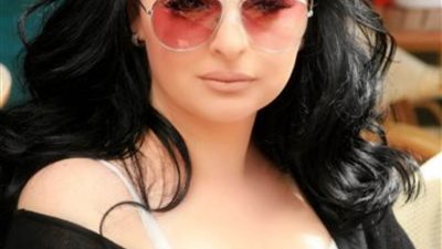 الحزن يُسَيطر على ديانا كرزون في وفاة والد زوجها