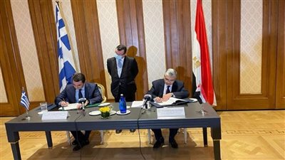 مذكرة تفاهم للربط الكهربائي الثنائي بين مصر واليونان (صور)