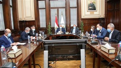 وزير الزراعة يبحث مع رئيس البورصة تطوير آليات تداول عدد من السلع الاستراتيجية (صور)