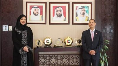 «عمران» يلتقي بأول سيدة ترأس هيئة الأوراق المالية بالإمارات 