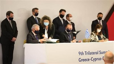 وزيرة الهجرة توقع مذكرة تفاهم مع نظيريها القبرصي واليوناني (صور)