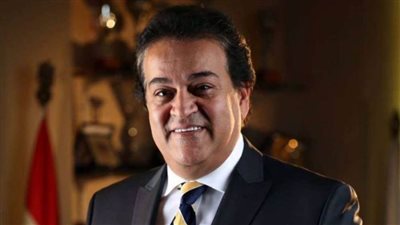 وزير التعليم العالى يهنئ الفائزين بجوائز التميز الحكومى بالمجتمع الأكاديمى