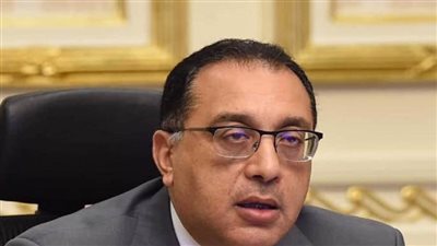 مدبولي يستعرض دليل أصحاب المشروعات المتوسطة والصغيرة ومتناهية الصغر