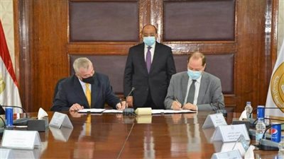 وزير التنمية المحلية يشهد توقيع عقد استشاري بناء قدرات وحدة إدارة المخلفات الصلبة بالدقهلية