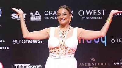 بشرى: فساتين مهرجان الجونة فاتحة بيوت ناس كتير