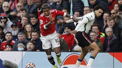 صلاح يختتم الشوط الأول بإحراز الهدف الرابع للريدز أمام مانشستر يونايتد