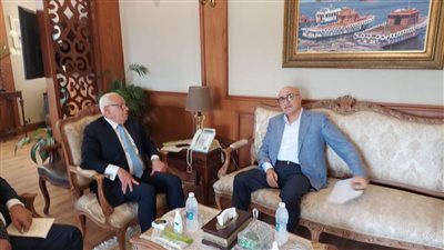 محافظ بورسعيد يستقبل رئيس النادي المصري ويهنئه بالتأهل الإفريقي